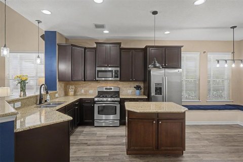 Casa en venta en New Port Richey, Florida, 5 dormitorios, 302.77 m2 № 2116949 - foto 4