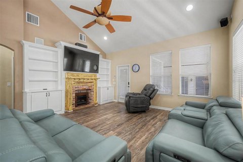 Casa en venta en New Port Richey, Florida, 5 dormitorios, 302.77 m2 № 2116949 - foto 8