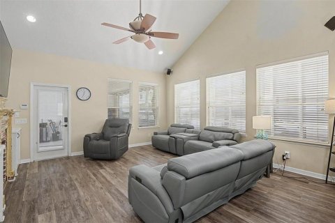 Casa en venta en New Port Richey, Florida, 5 dormitorios, 302.77 m2 № 2116949 - foto 10
