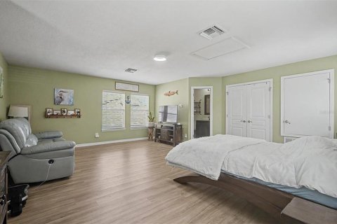 Casa en venta en New Port Richey, Florida, 5 dormitorios, 302.77 m2 № 2116949 - foto 29