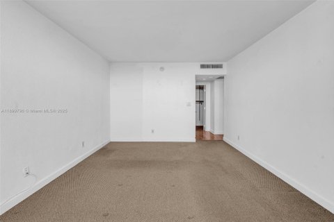 Condominio en alquiler en Miami Beach, Florida, 2 dormitorios, 110.55 m2 № 1952171 - foto 12