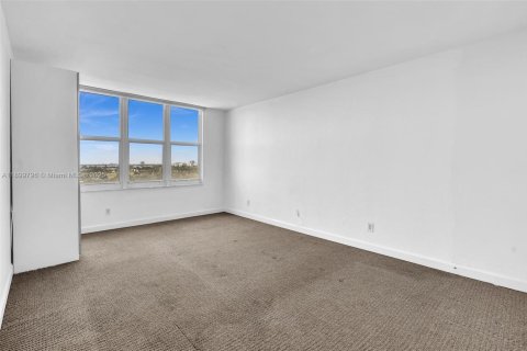Condominio en alquiler en Miami Beach, Florida, 2 dormitorios, 110.55 m2 № 1952171 - foto 11
