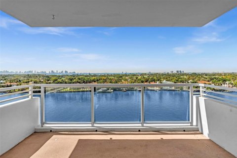 Condominio en alquiler en Miami Beach, Florida, 2 dormitorios, 110.55 m2 № 1952171 - foto 14