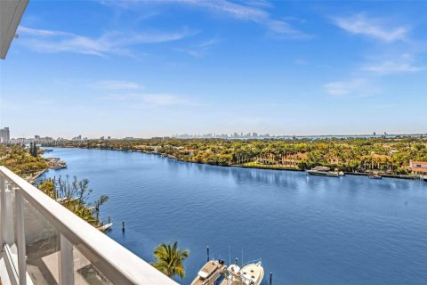 Condominio en alquiler en Miami Beach, Florida, 2 dormitorios, 110.55 m2 № 1952171 - foto 1