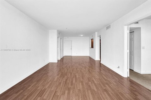 Condominio en alquiler en Miami Beach, Florida, 2 dormitorios, 110.55 m2 № 1952171 - foto 7