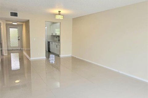 Copropriété à vendre à Pembroke Pines, Floride: 2 chambres, 102.19 m2 № 1990226 - photo 3