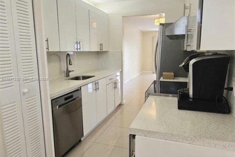 Copropriété à vendre à Pembroke Pines, Floride: 2 chambres, 102.19 m2 № 1990226 - photo 7