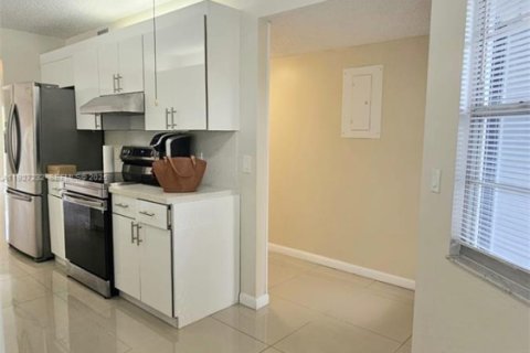 Copropriété à vendre à Pembroke Pines, Floride: 2 chambres, 102.19 m2 № 1990226 - photo 5