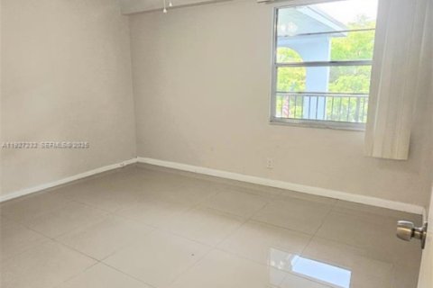 Copropriété à vendre à Pembroke Pines, Floride: 2 chambres, 102.19 m2 № 1990226 - photo 16