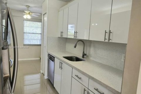 Copropriété à vendre à Pembroke Pines, Floride: 2 chambres, 102.19 m2 № 1990226 - photo 6