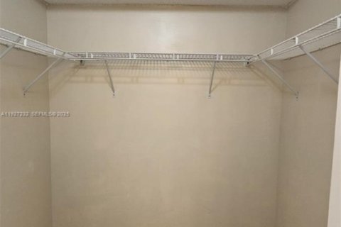 Copropriété à vendre à Pembroke Pines, Floride: 2 chambres, 102.19 m2 № 1990226 - photo 13