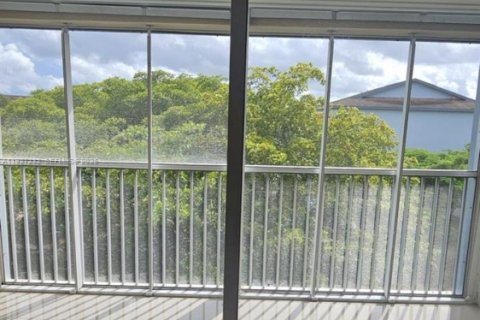 Copropriété à vendre à Pembroke Pines, Floride: 2 chambres, 102.19 m2 № 1990226 - photo 19