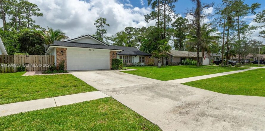 Дом в Веллингтон, Флорида 3 спальни, 149.85м2 № 2065457