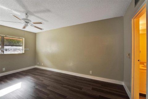 Снять в аренду кондоминиум в Маргит, Флорида 1 спальня, 72м2, № 1984608 - фото 17