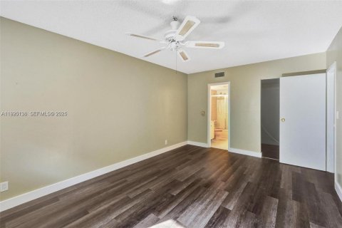 Снять в аренду кондоминиум в Маргит, Флорида 1 спальня, 72м2, № 1984608 - фото 19