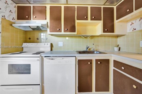 Снять в аренду кондоминиум в Маргит, Флорида 1 спальня, 72м2, № 1984608 - фото 7