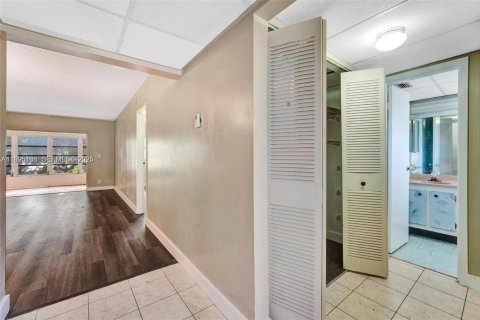 Снять в аренду кондоминиум в Маргит, Флорида 1 спальня, 72м2, № 1984608 - фото 24