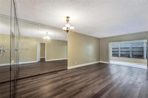 Снять в аренду кондоминиум в Маргит, Флорида 1 спальня, 72м2, № 1984608 - фото 10