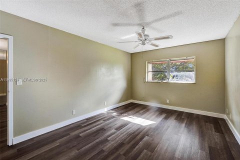 Снять в аренду кондоминиум в Маргит, Флорида 1 спальня, 72м2, № 1984608 - фото 21