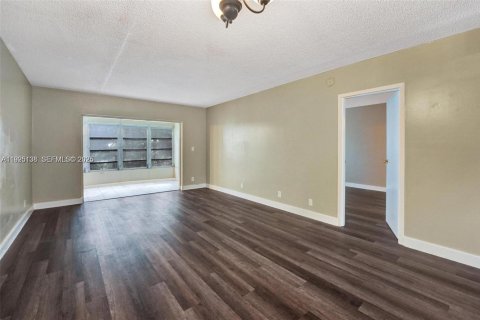 Снять в аренду кондоминиум в Маргит, Флорида 1 спальня, 72м2, № 1984608 - фото 11