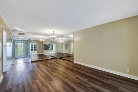 Снять в аренду кондоминиум в Маргит, Флорида 1 спальня, 72м2, № 1984608 - фото 14