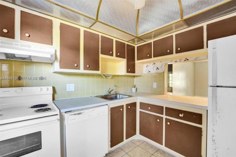 Снять в аренду кондоминиум в Маргит, Флорида 1 спальня, 72м2, № 1984608 - фото 5