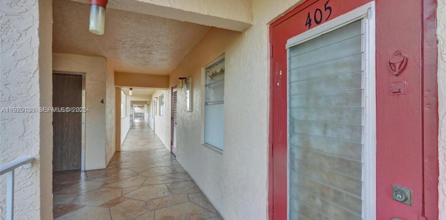 Кондоминиум с 1 спальней в Маргит, Флорида № 1984608