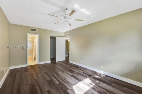 Снять в аренду кондоминиум в Маргит, Флорида 1 спальня, 72м2, № 1984608 - фото 20