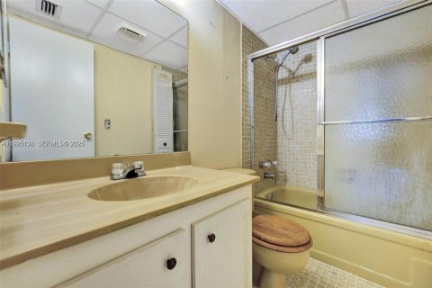 Снять в аренду кондоминиум в Маргит, Флорида 1 спальня, 72м2, № 1984608 - фото 22