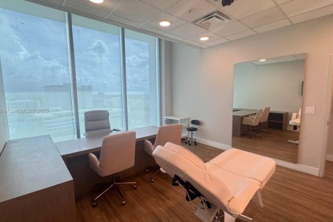 Commercial property in Aventura, Florida № 1973943 - photo 29