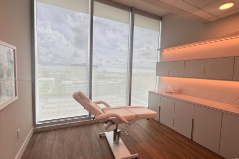 Commercial property in Aventura, Florida № 1973943 - photo 22