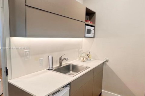 Commercial property in Aventura, Florida № 1973943 - photo 19