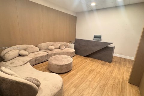 Commercial property in Aventura, Florida № 1973943 - photo 15