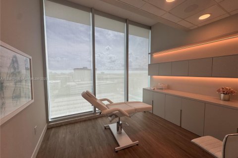 Commercial property in Aventura, Florida № 1973943 - photo 6