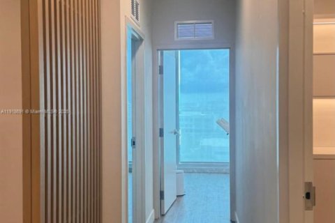 Commercial property in Aventura, Florida № 1973943 - photo 18