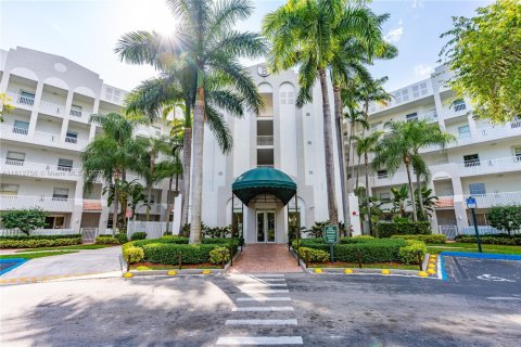 Copropriété à louer à Doral, Floride: 3 chambres, 261.06 m2 № 1758630 - photo 1