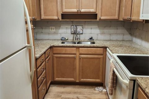 Condominio en alquiler en Port Charlotte, Florida, 2 dormitorios, 85.38 m2 № 1886244 - foto 3