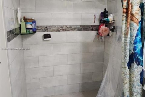 House in Pembroke Pines, Florida 2 bedrooms, 127.09 sq.m. № 1940130 - photo 21