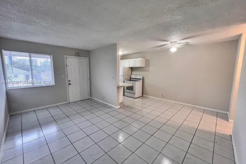 Appartement à louer à Hollywood, Floride: 1 chambre, 64.38 m2 № 2433964 - photo 2