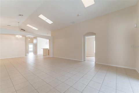 Villa ou maison à louer à Kissimmee, Floride: 5 chambres, 198.44 m2 № 2383885 - photo 16