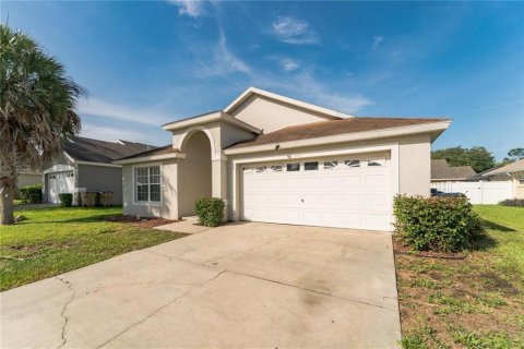 Villa ou maison à louer à Kissimmee, Floride: 5 chambres, 198.44 m2 № 2383885 - photo 2