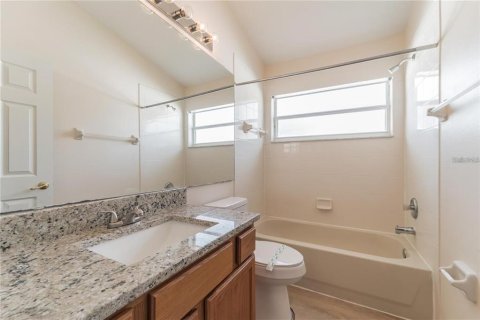 Villa ou maison à louer à Kissimmee, Floride: 5 chambres, 198.44 m2 № 2383885 - photo 10