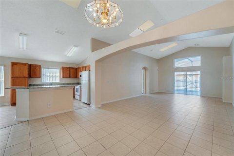 Villa ou maison à louer à Kissimmee, Floride: 5 chambres, 198.44 m2 № 2383885 - photo 9