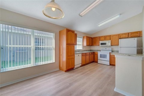 Villa ou maison à louer à Kissimmee, Floride: 5 chambres, 198.44 m2 № 2383885 - photo 8