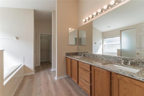 Villa ou maison à louer à Kissimmee, Floride: 5 chambres, 198.44 m2 № 2383885 - photo 19