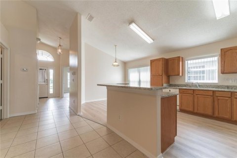 Villa ou maison à louer à Kissimmee, Floride: 5 chambres, 198.44 m2 № 2383885 - photo 14