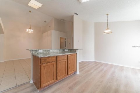 Villa ou maison à louer à Kissimmee, Floride: 5 chambres, 198.44 m2 № 2383885 - photo 13
