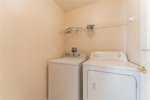 Villa ou maison à louer à Kissimmee, Floride: 5 chambres, 198.44 m2 № 2383885 - photo 6
