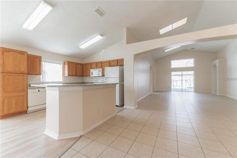 Villa ou maison à louer à Kissimmee, Floride: 5 chambres, 198.44 m2 № 2383885 - photo 7