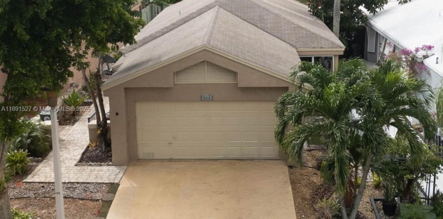 Villa ou maison à Coconut Creek, Floride 3 chambres, 133.78 m2 № 1950905